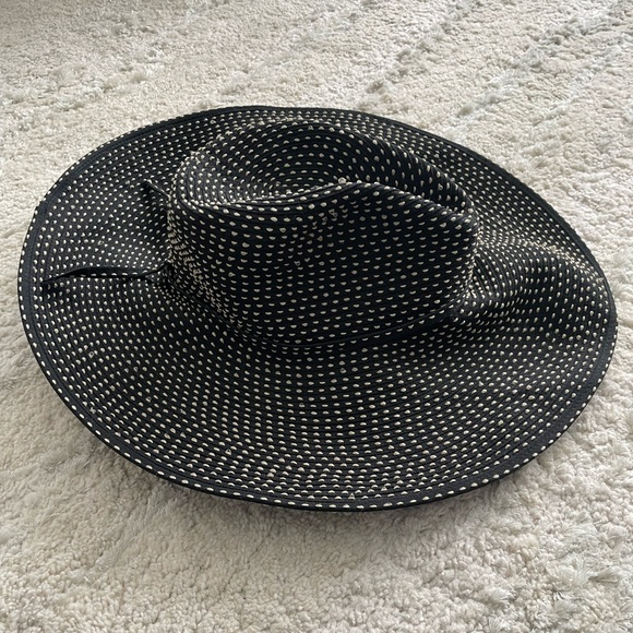 🛒 LAST CALL‼️ The Glam Floppy Hat - Picture 2 of 4
